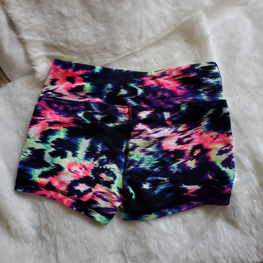 Material Girl active booty shorts size S